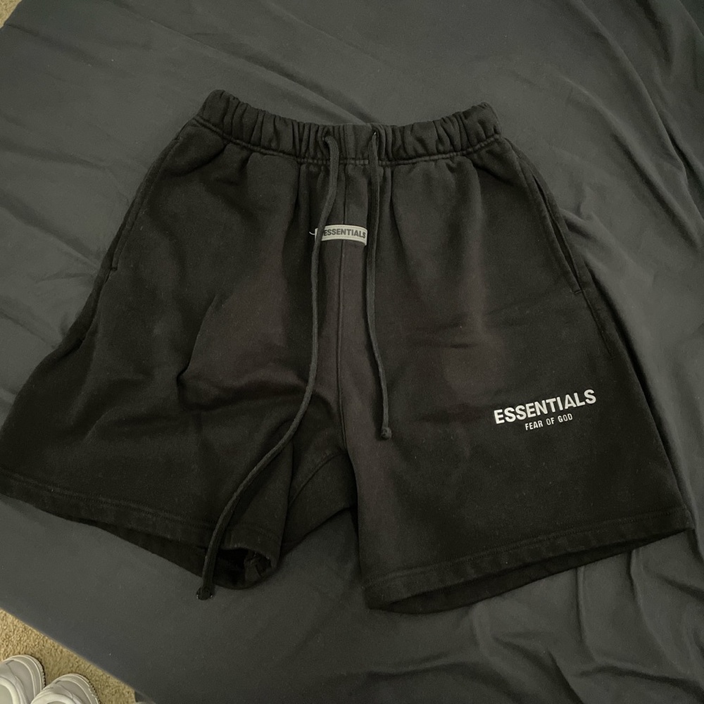 ESSENTIAL SHORTS